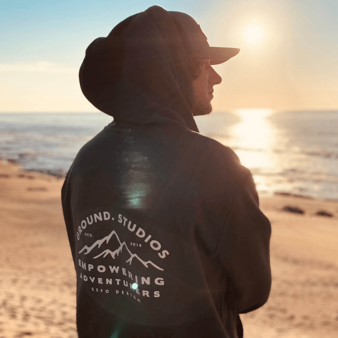 Sudadera con capucha EMPOWERING ADVENTURERS